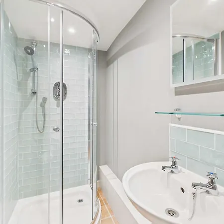 Apartment Host & - Leading Lights Whitby
