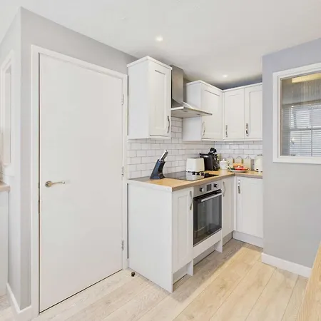 Host & - Leading Lights Apartment Whitby