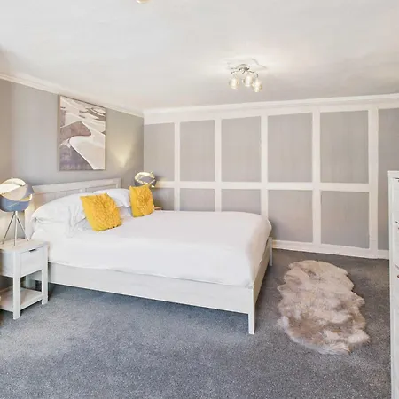 Apartment Host & - Leading Lights Whitby
