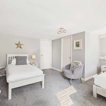 Host & - Leading Lights Apartment *