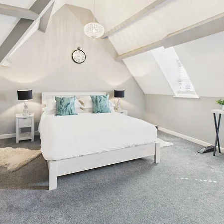 Host & - Leading Lights Apartment Whitby